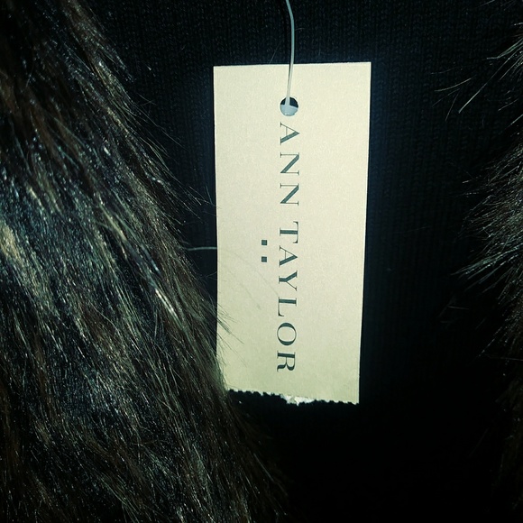 Ann Taylor fur vest M/L never worn with tags - Picture 2 of 6